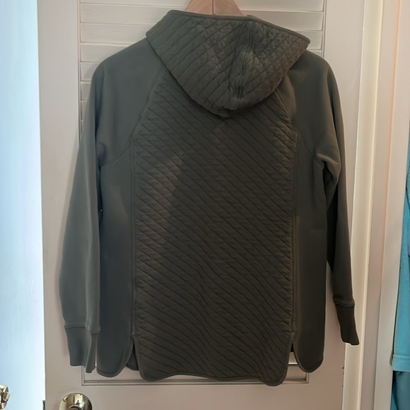 LL bean quilted size medium women’s sage green sweatshirt - Picture 3 of 3